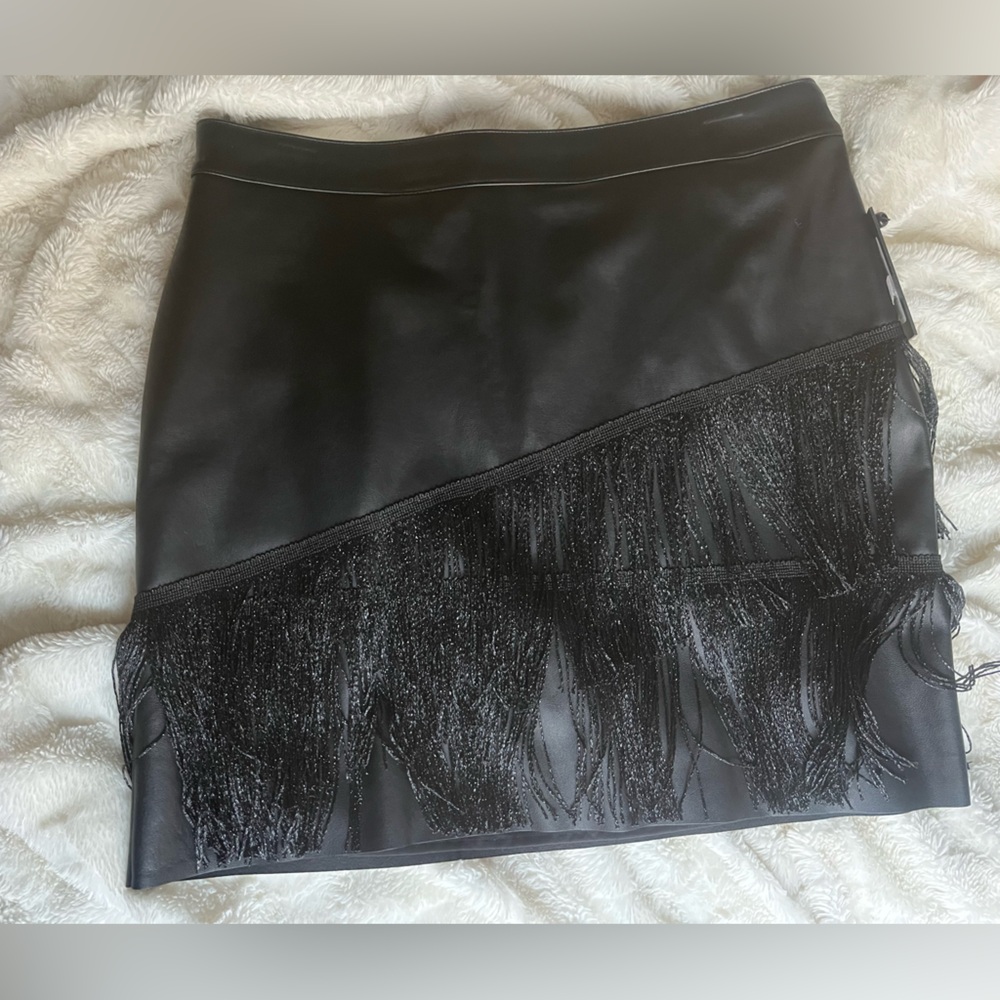DKNY miniskirt with fringe. Size 6. NWT.